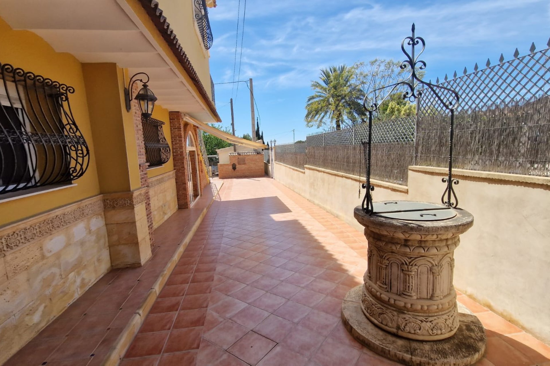 Resale - Country House -
Elche