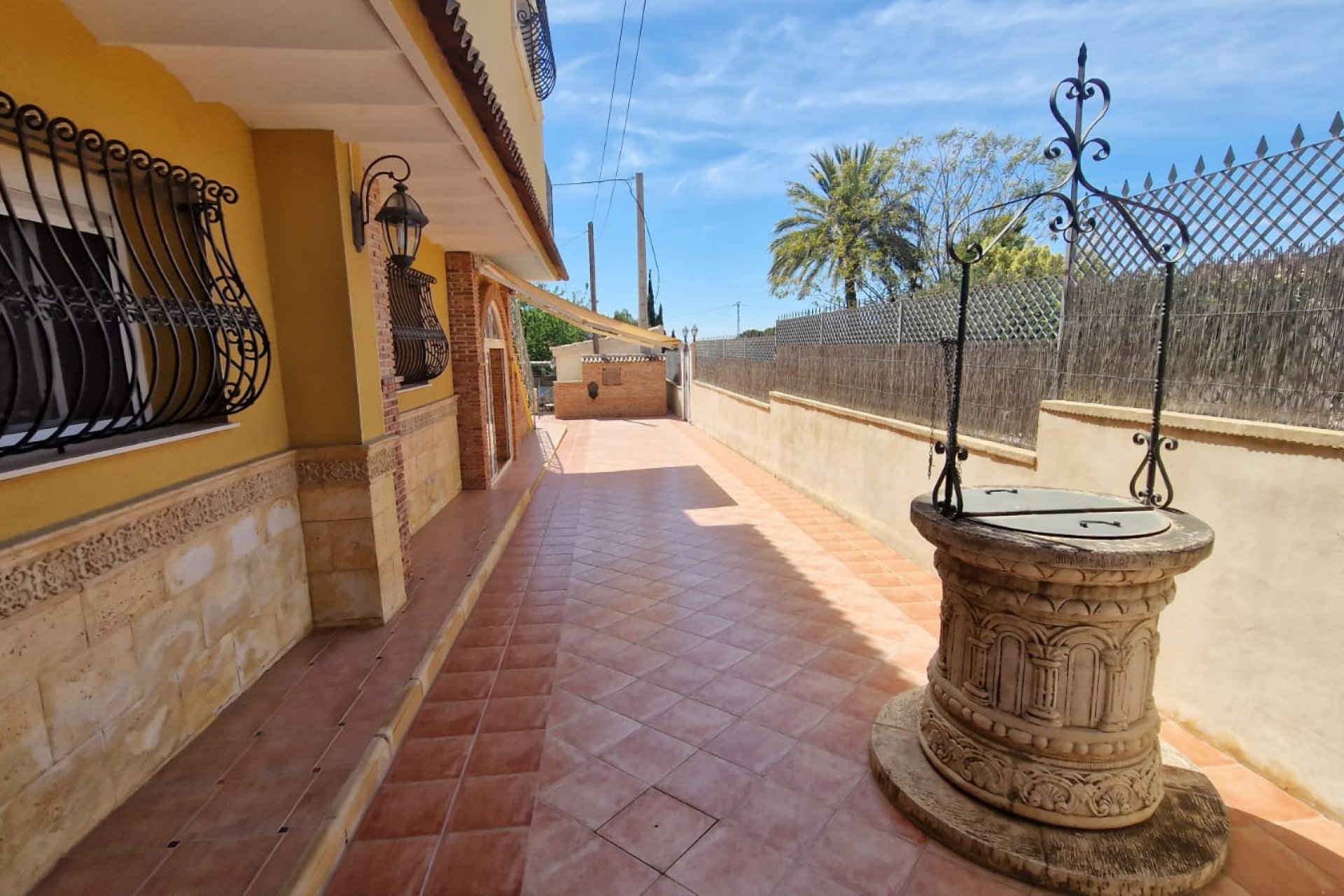 Resale - Country House -
Elche