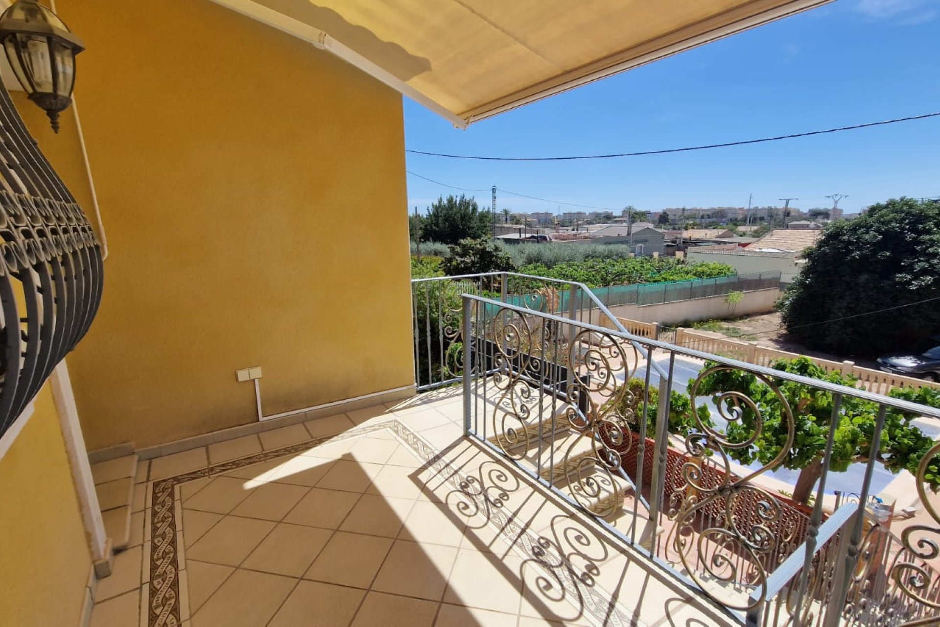 Resale - Country House -
Elche