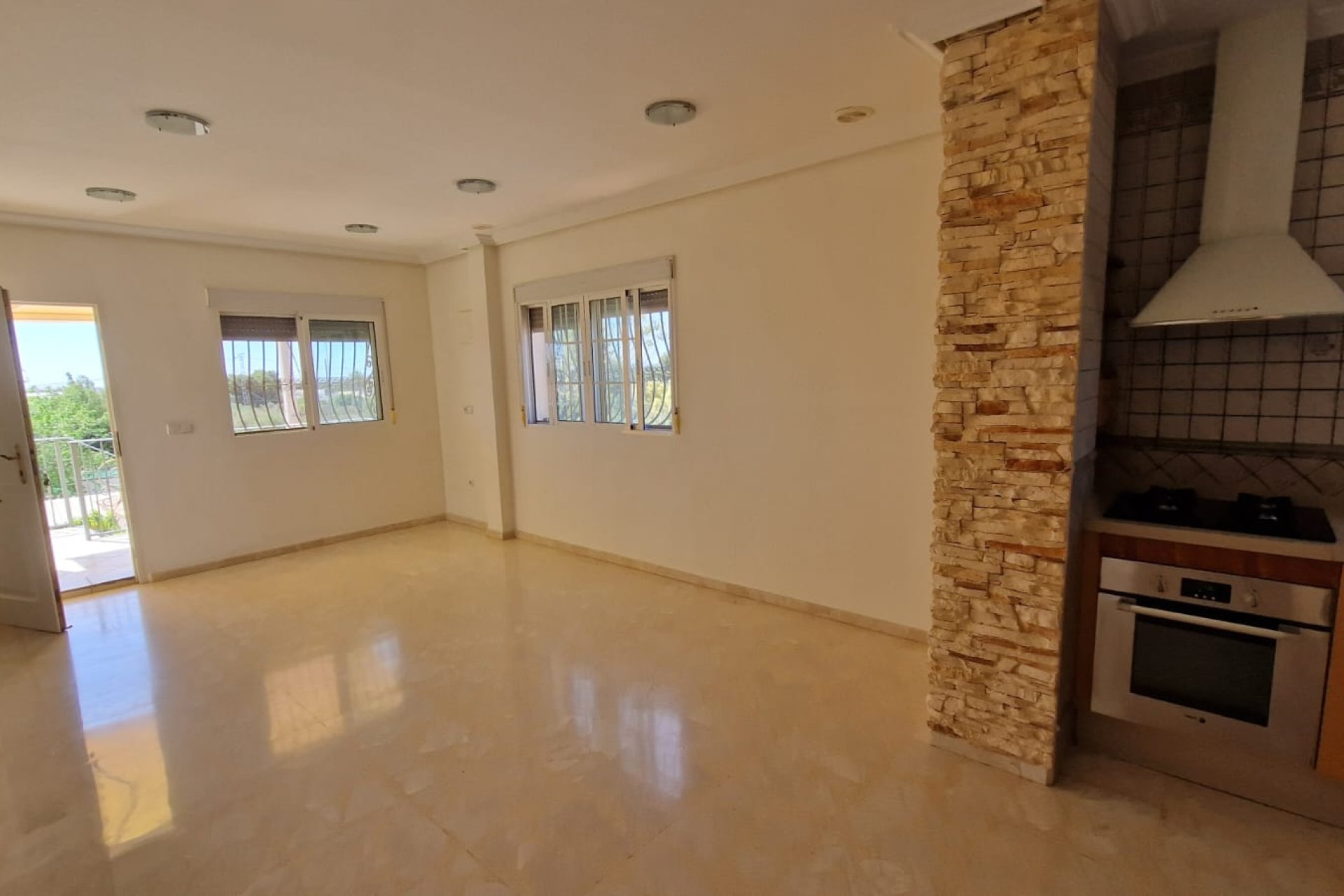 Resale - Country House -
Elche