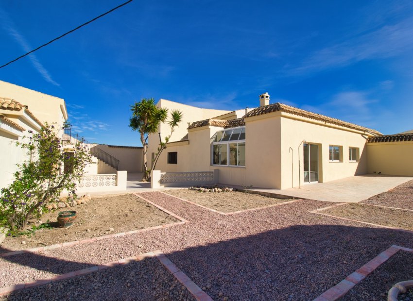 Resale - Finca -
Aspe