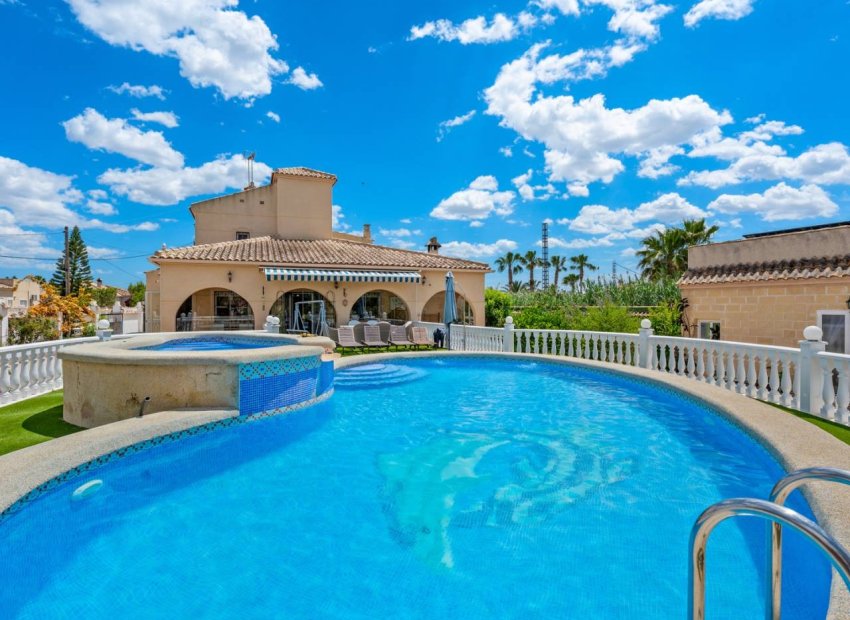 Resale - Finca -
Catral