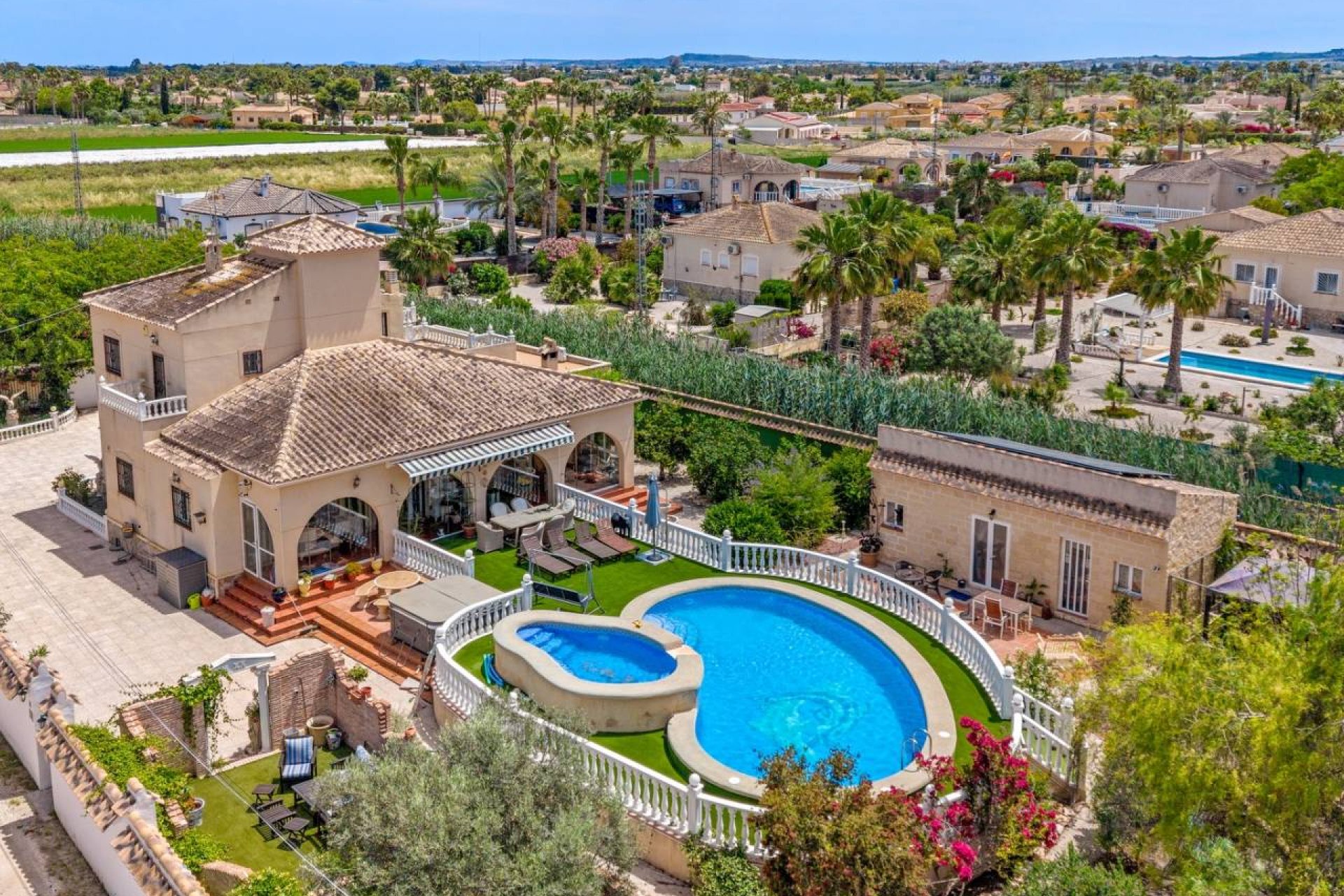 Resale - Finca -
Catral