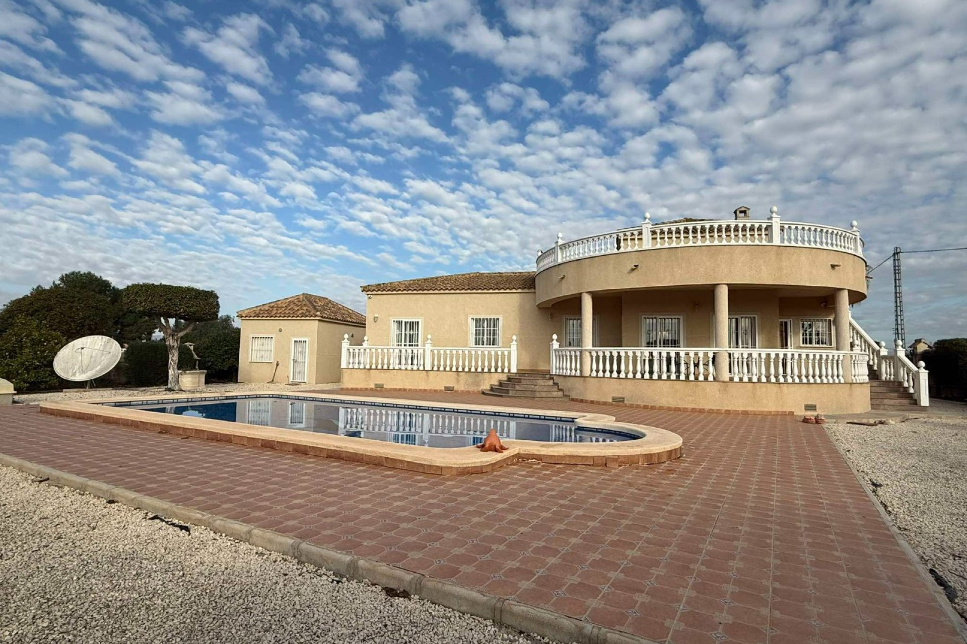 Resale - Finca -
Catral