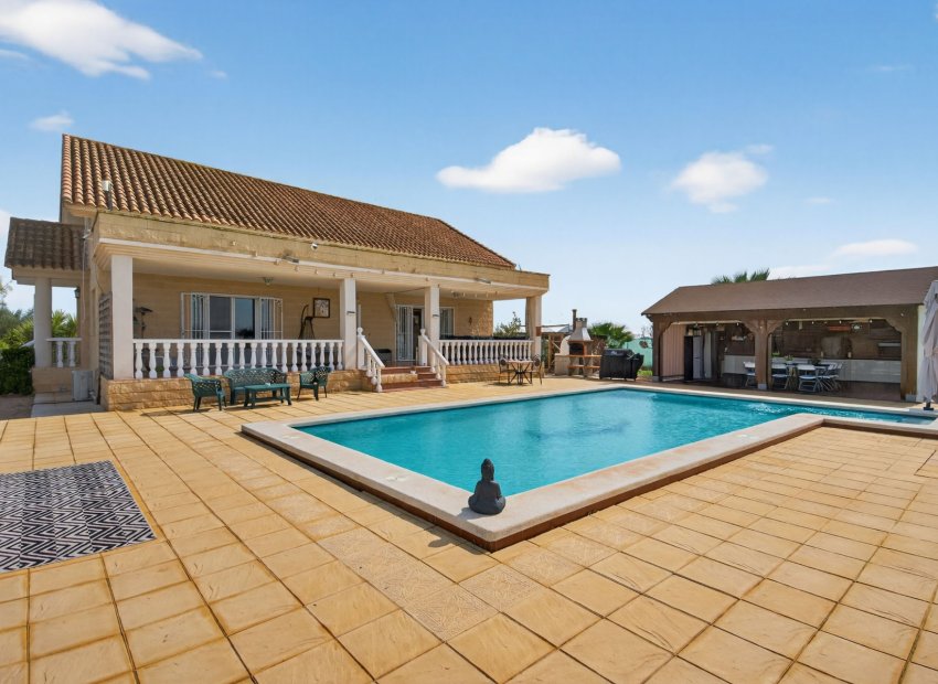 Resale - Finca -
Crevillente