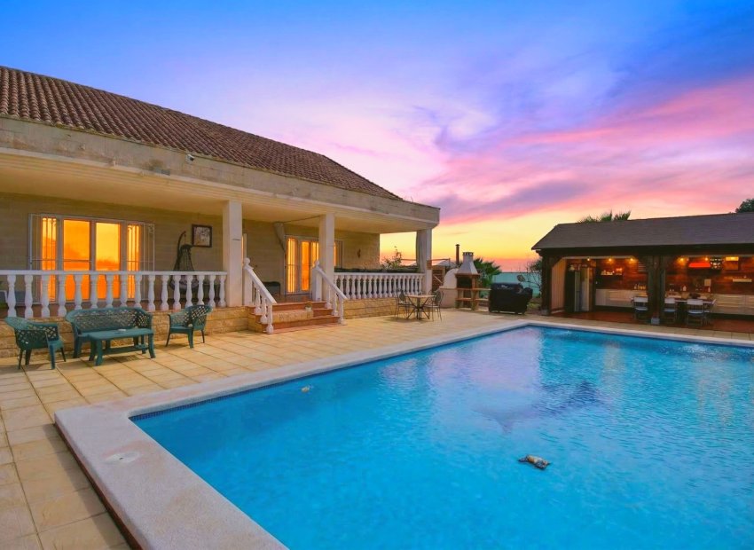 Resale - Finca -
Crevillente