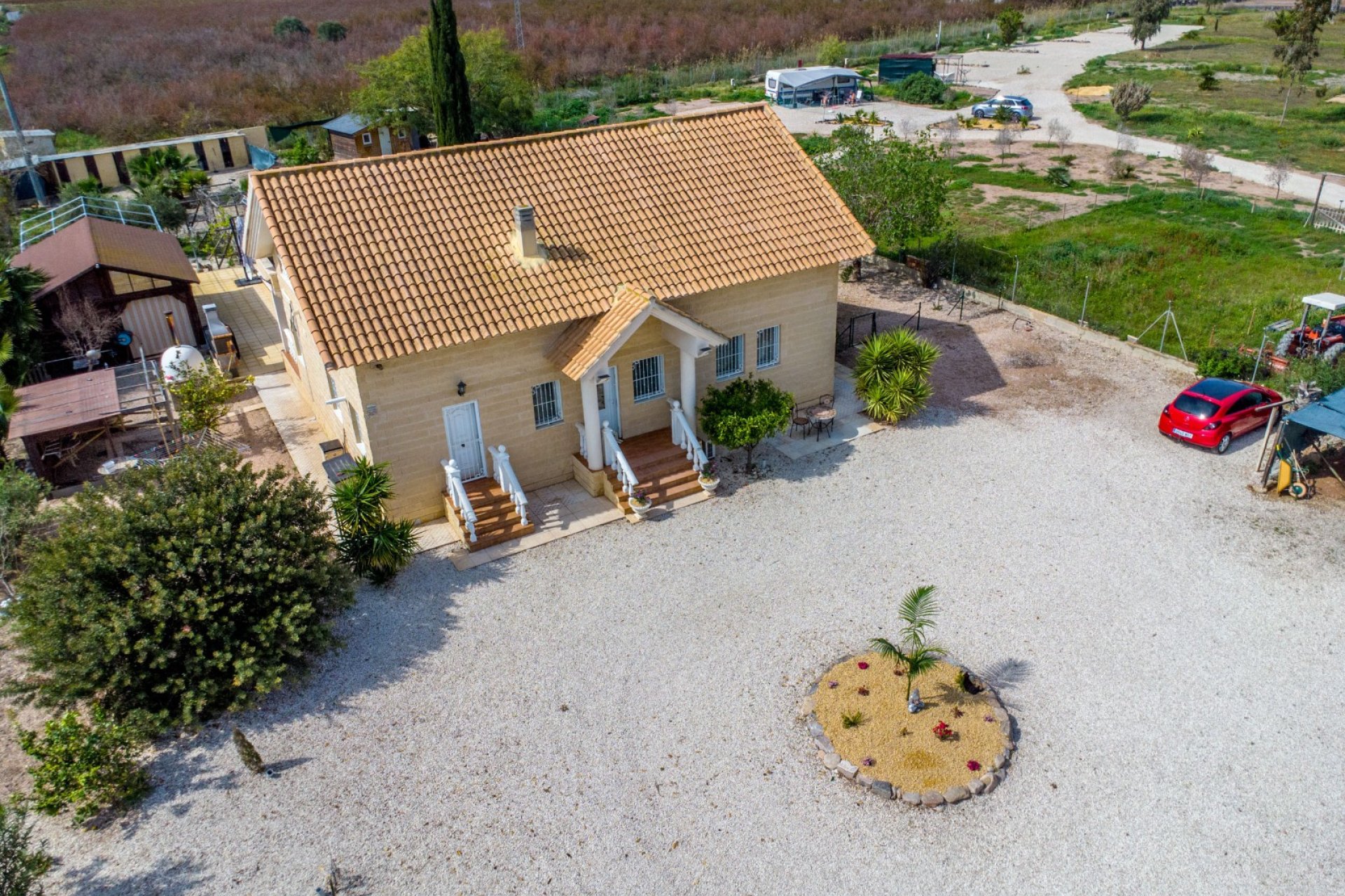 Resale - Finca -
Crevillente