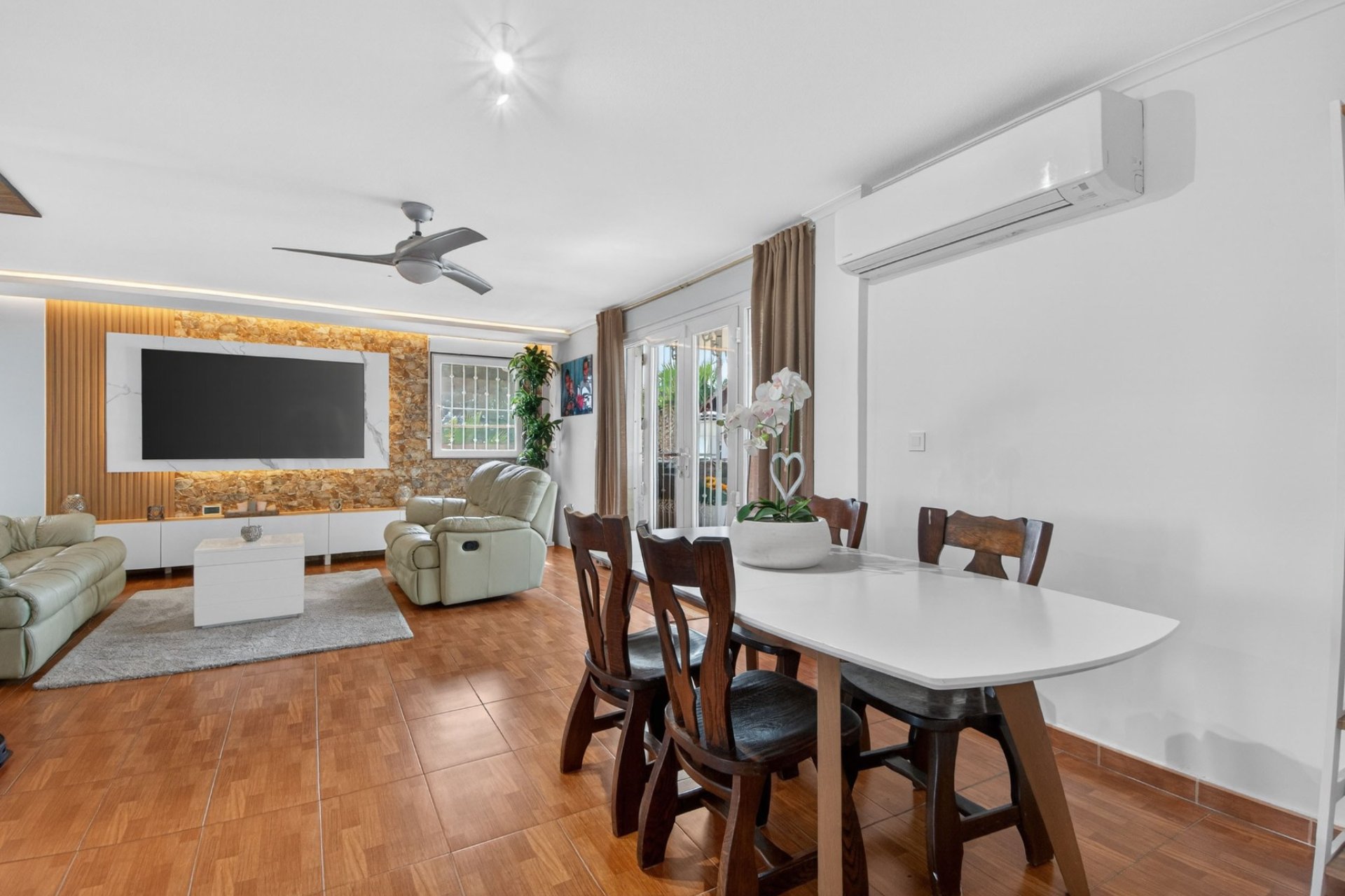 Resale - Finca -
Crevillente