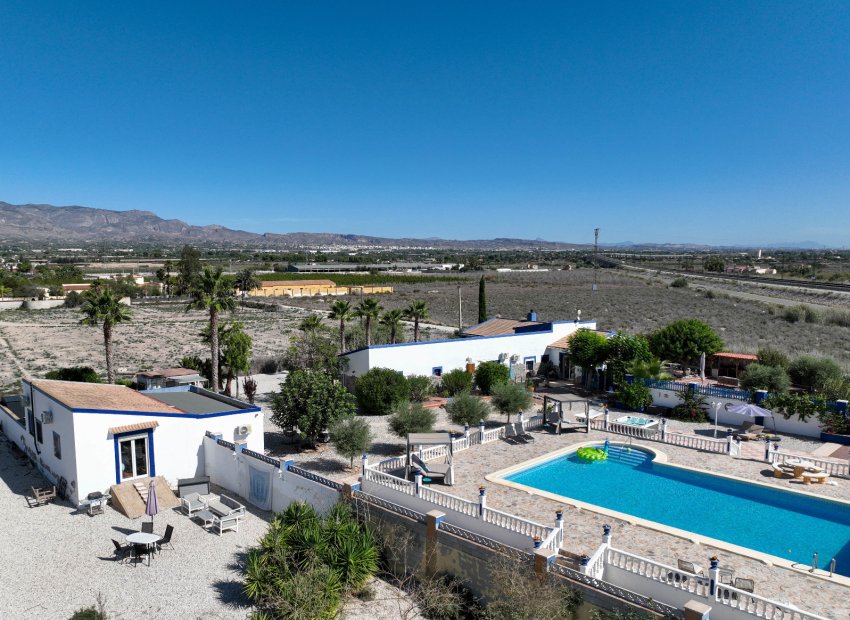 Resale - Finca -
Crevillente