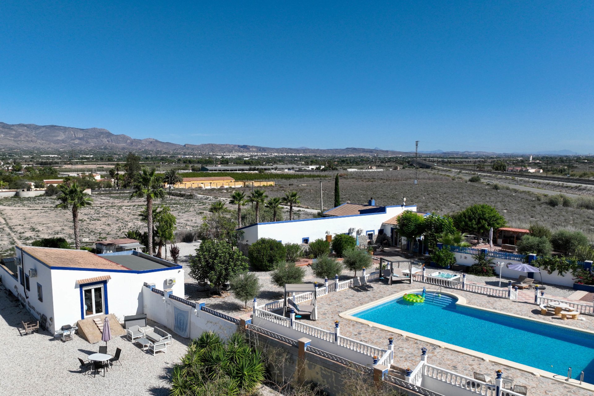 Resale - Finca -
Crevillente