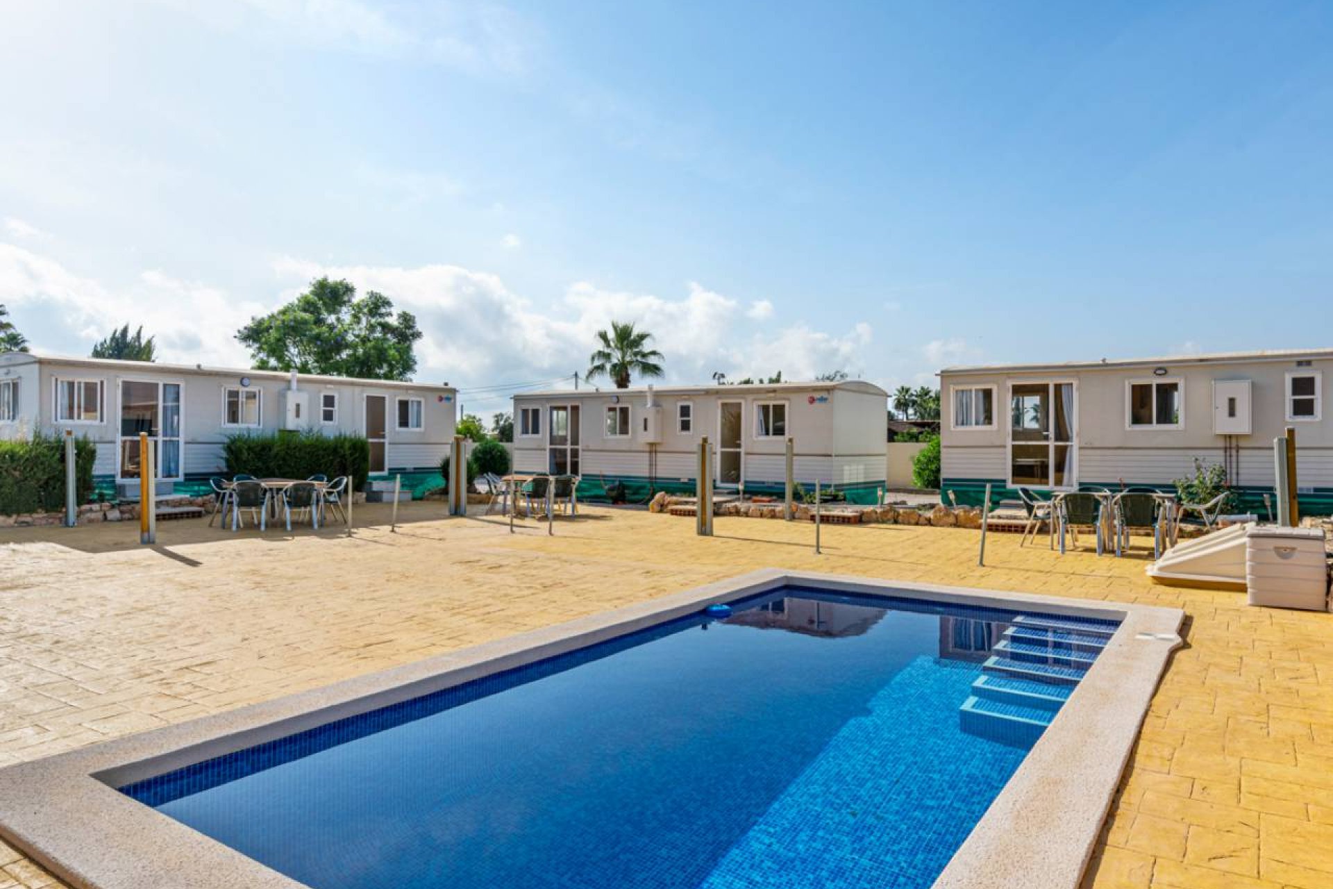 Resale - Finca -
Los Montesinos