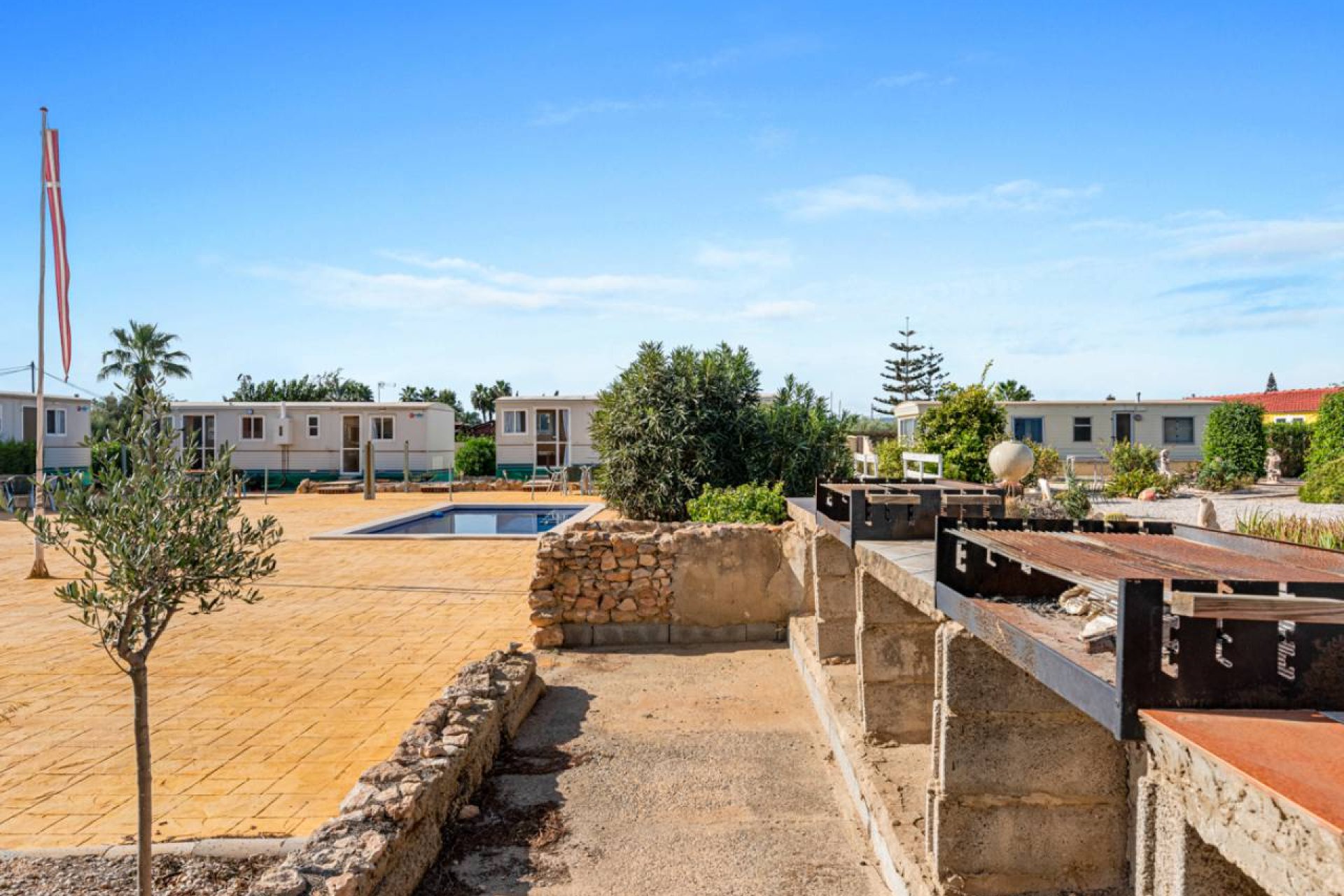 Resale - Finca -
Los Montesinos