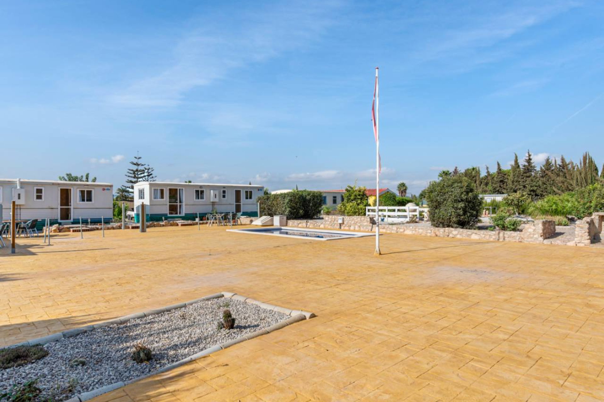 Resale - Finca -
Los Montesinos