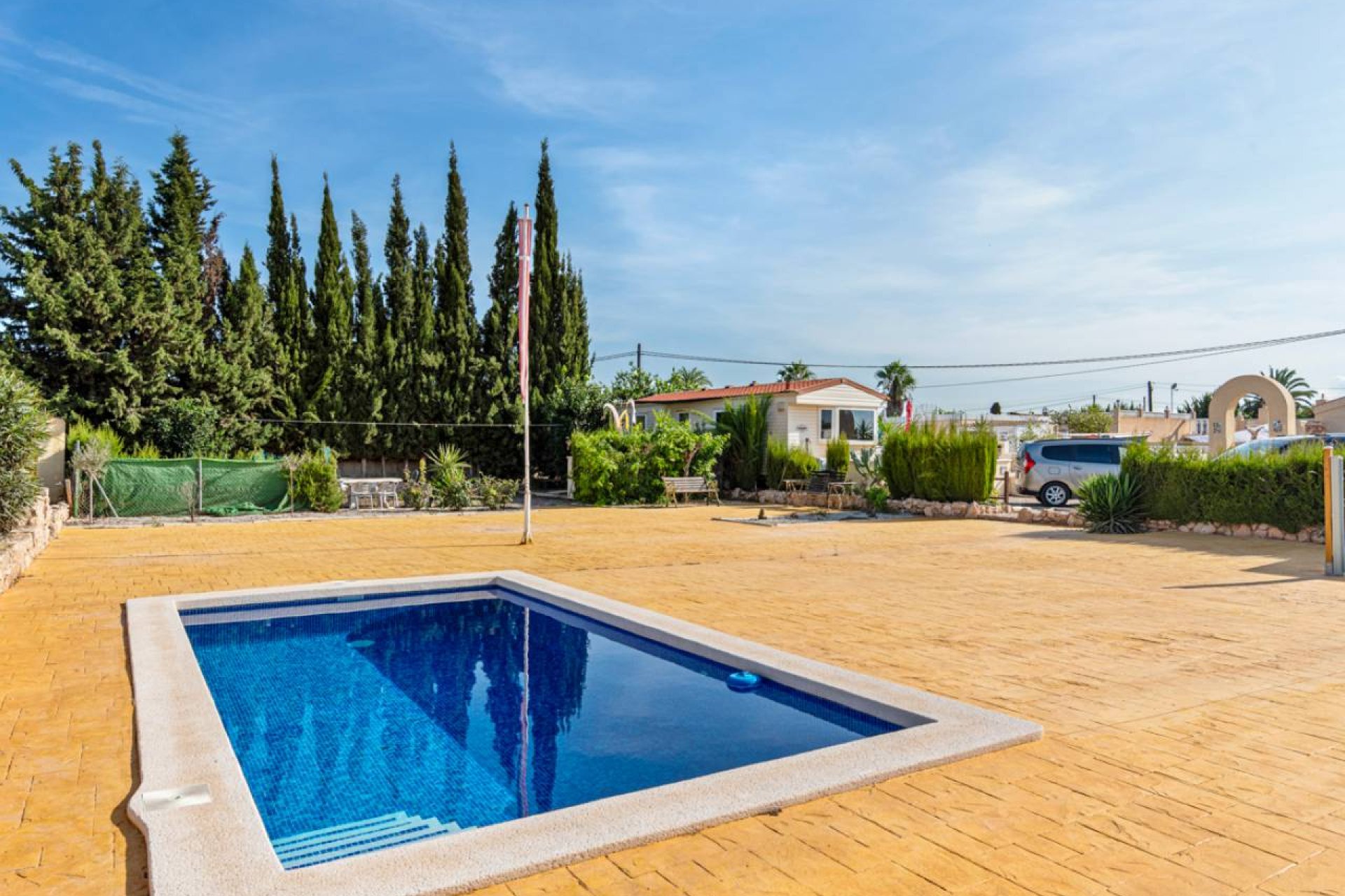 Resale - Finca -
Los Montesinos