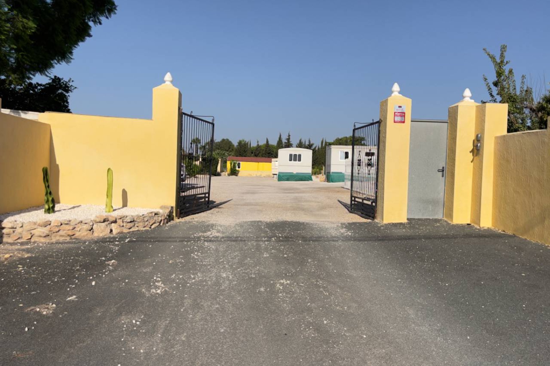 Resale - Finca -
Los Montesinos