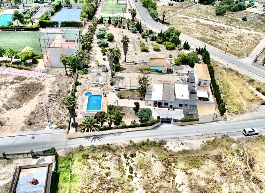 Resale - Finca -
Los Montesinos