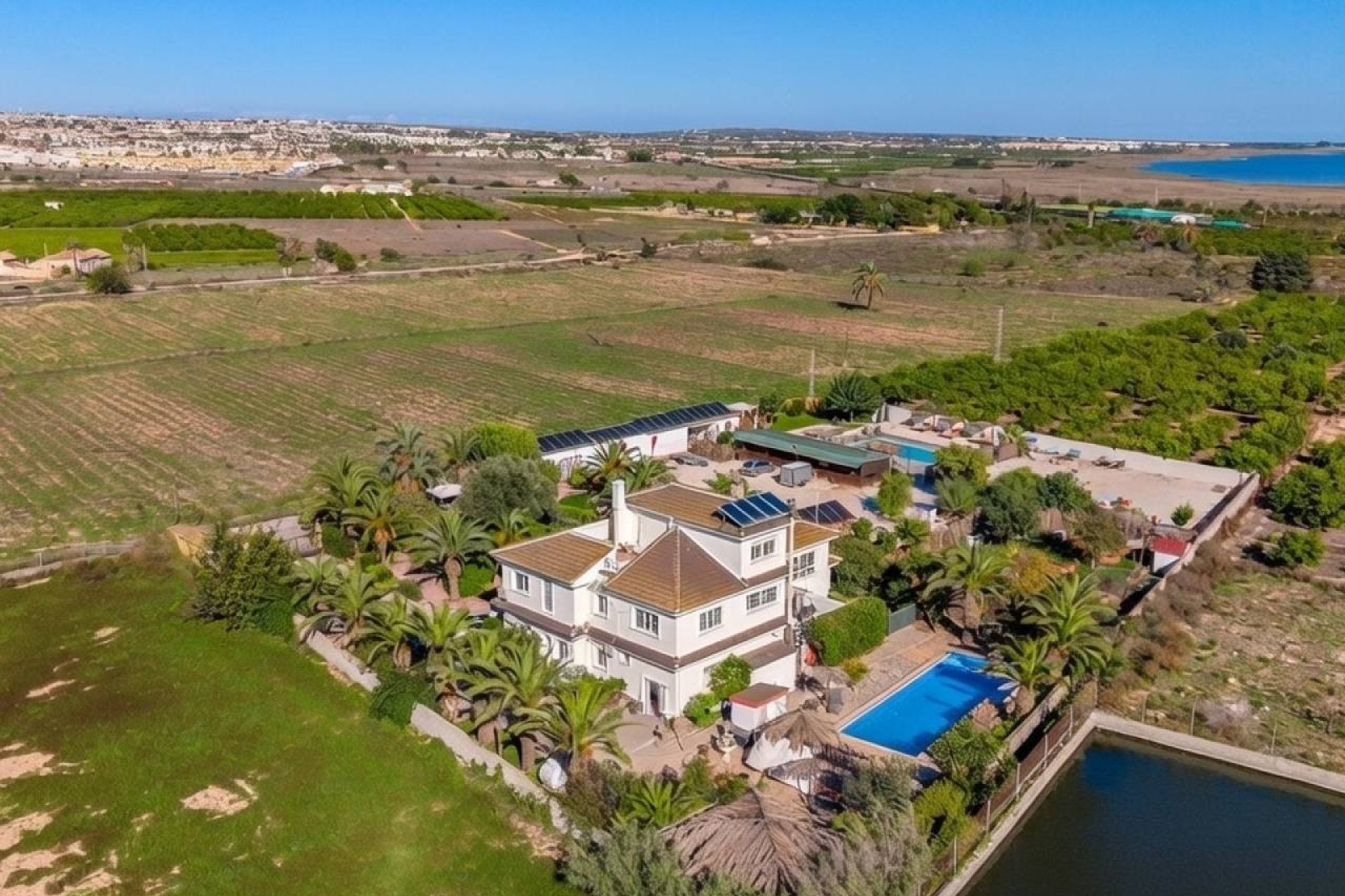 Resale - Finca -
Los Montesinos
