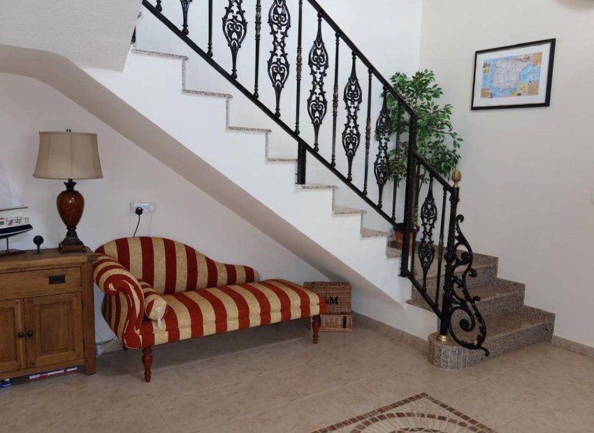Resale - Finca -
Orihuela