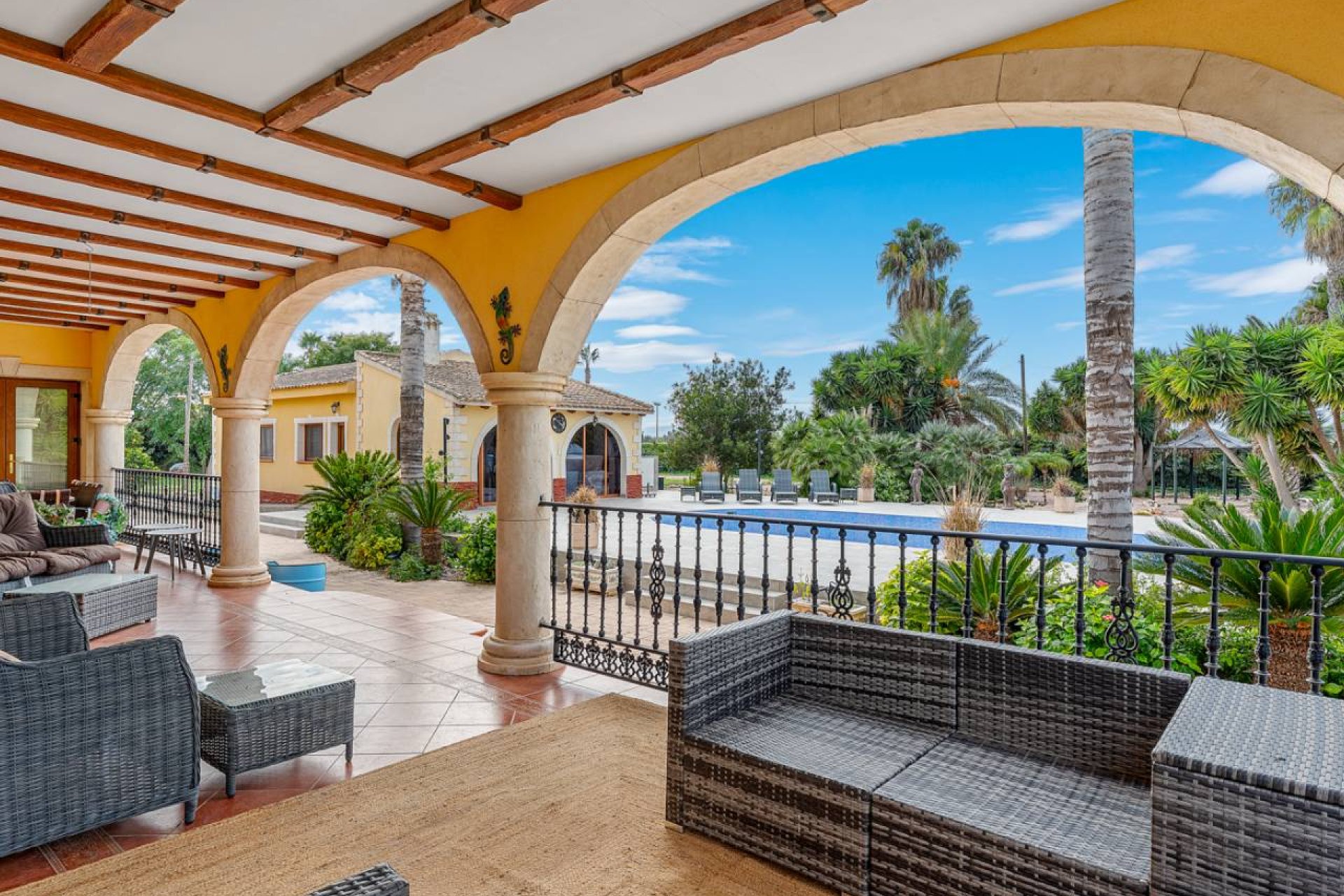 Resale - Finca -
Orihuela