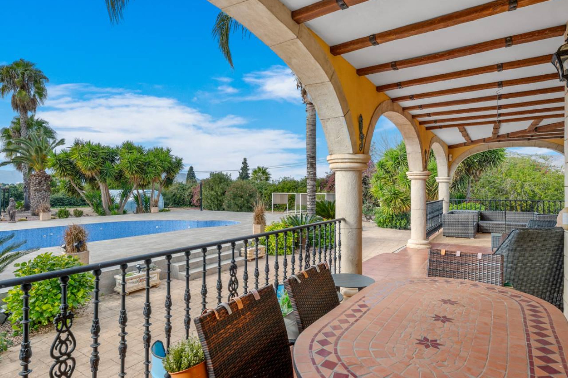 Resale - Finca -
Orihuela