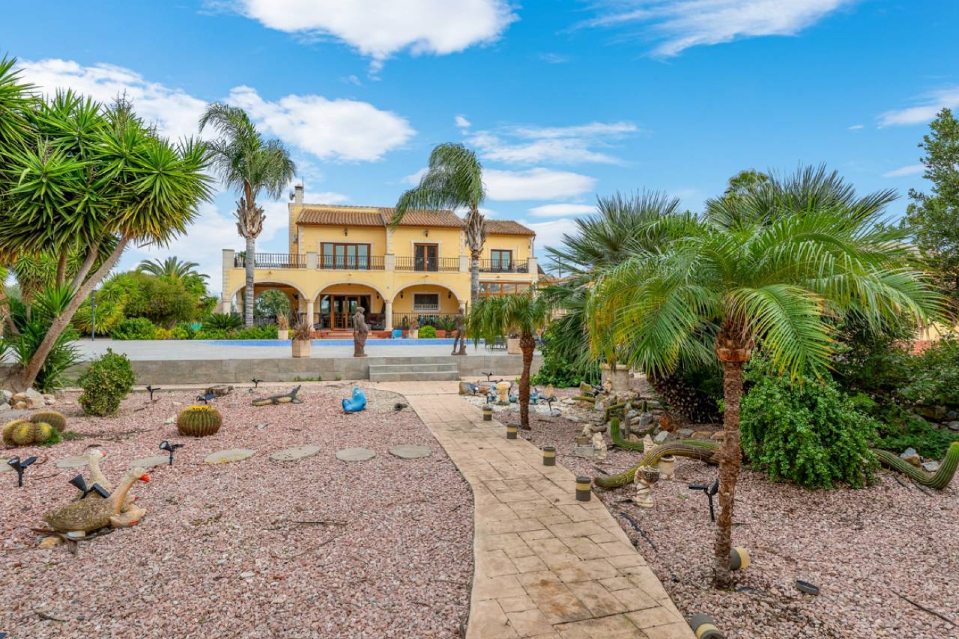 Resale - Finca -
Orihuela
