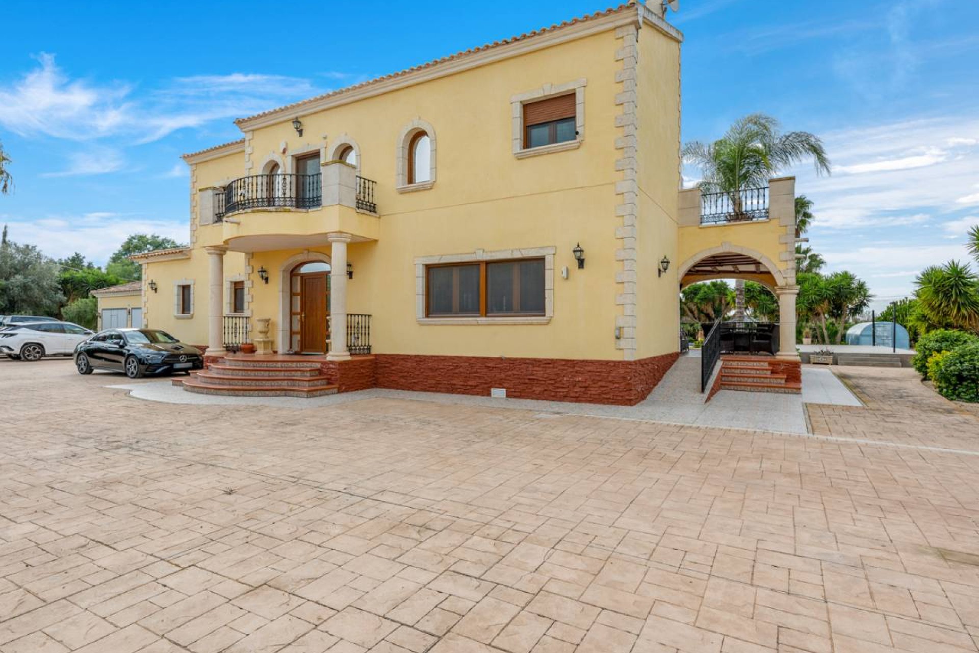 Resale - Finca -
Orihuela