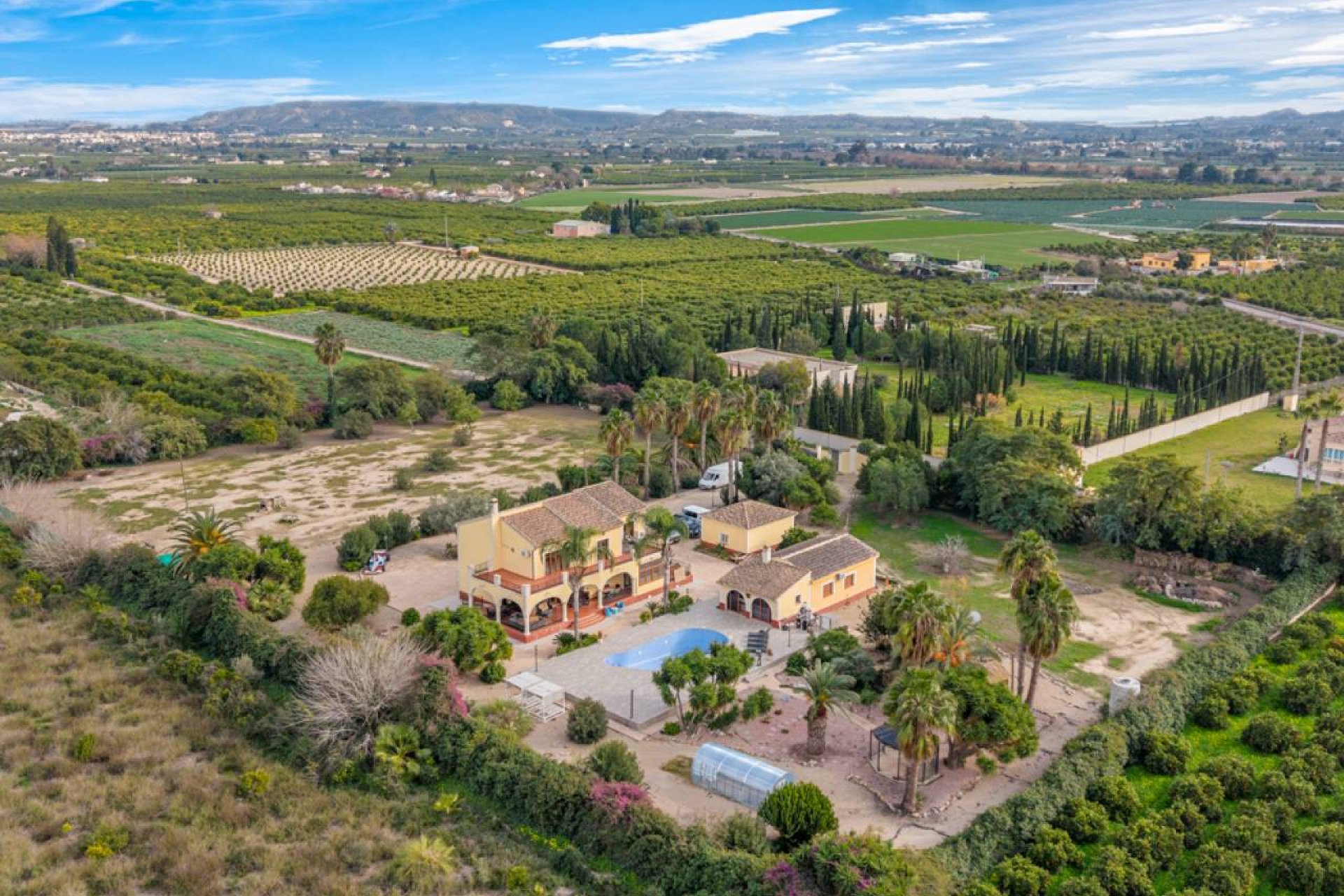 Resale - Finca -
Orihuela