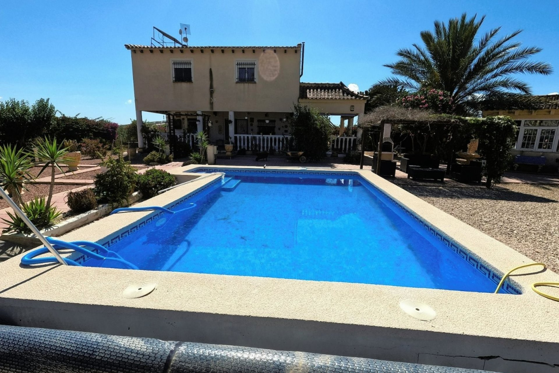 Resale - Finca -
Orihuela