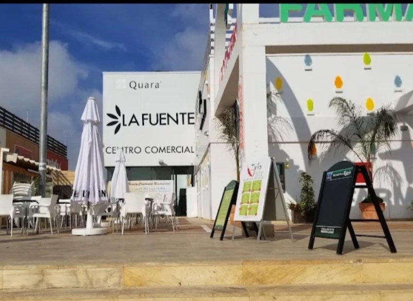 Resale - Garage -
La Fuente