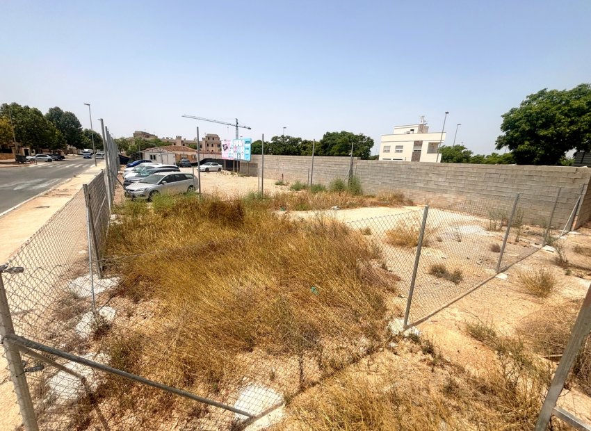 Resale - Land -
Pilar de la Horadada