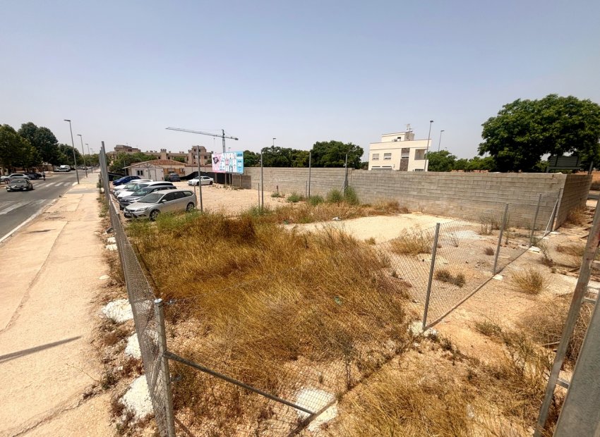 Resale - Land -
Pilar de la Horadada
