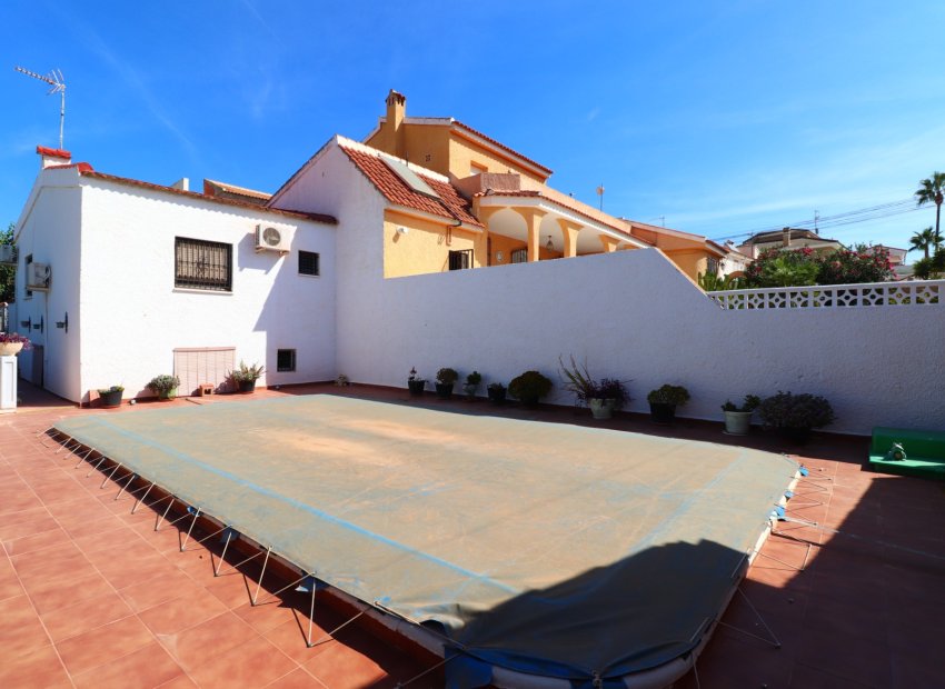 Resale - Townhouse -
Benijofar