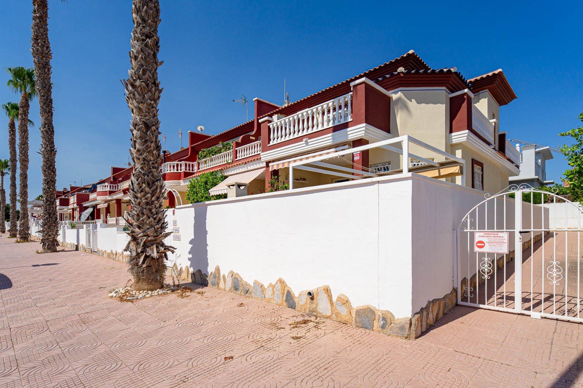 Resale - Townhouse -
Ciudad Quesada - Doña Pepa