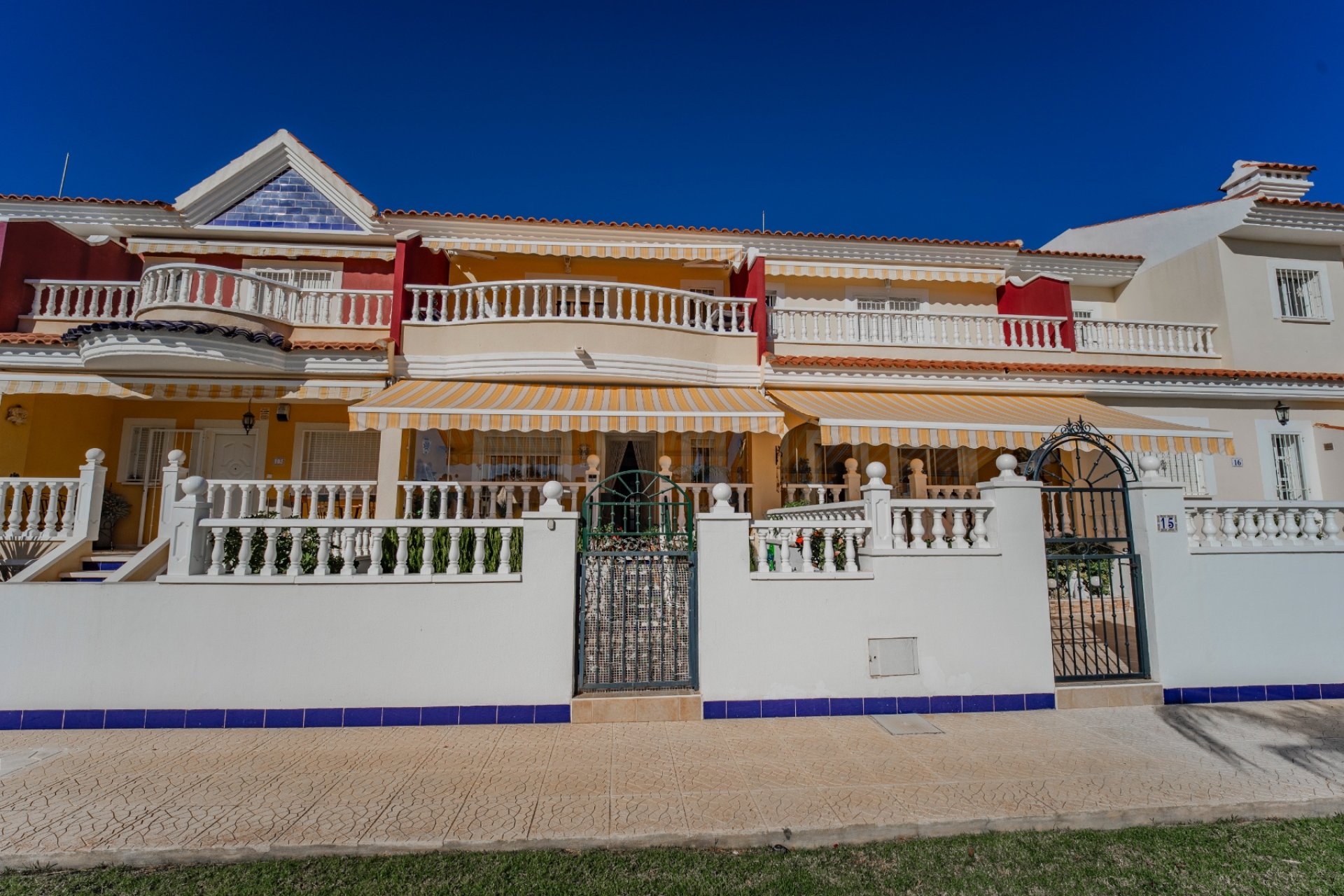 Resale - Townhouse -
Ciudad Quesada - Lo Marabú