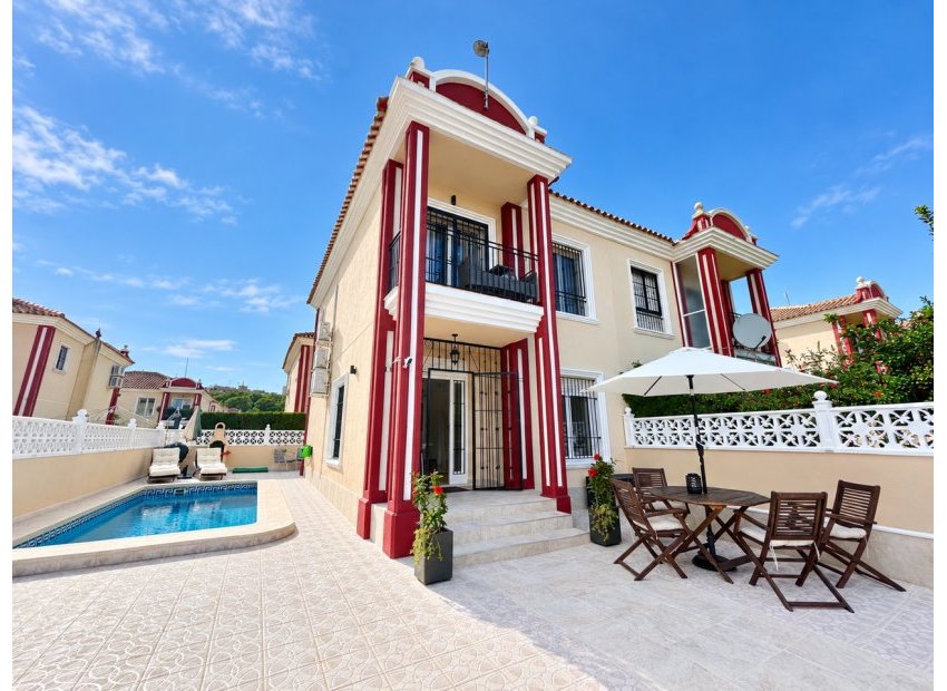 Resale - Townhouse -
Dehesa De Campoamor