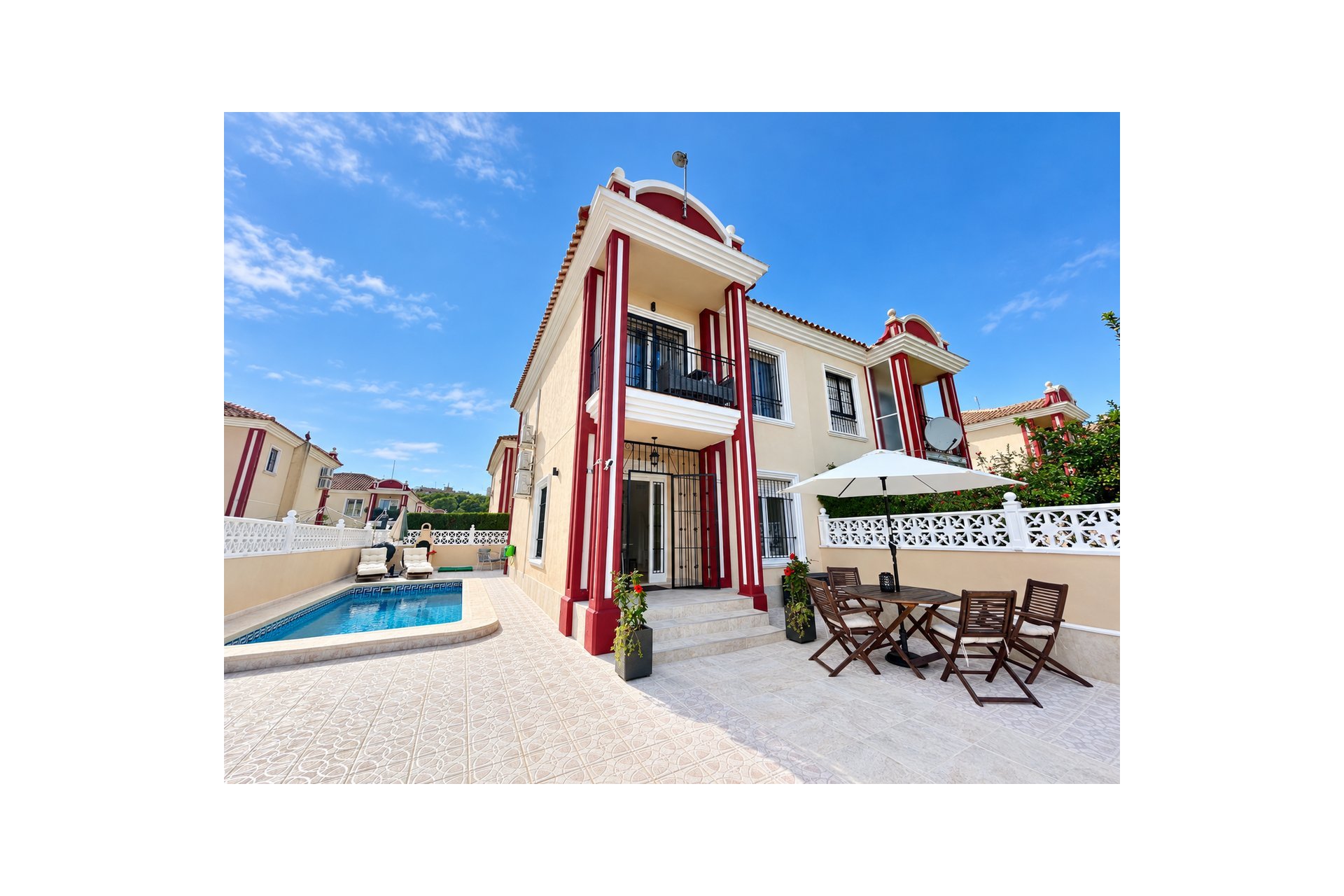 Resale - Townhouse -
Dehesa De Campoamor