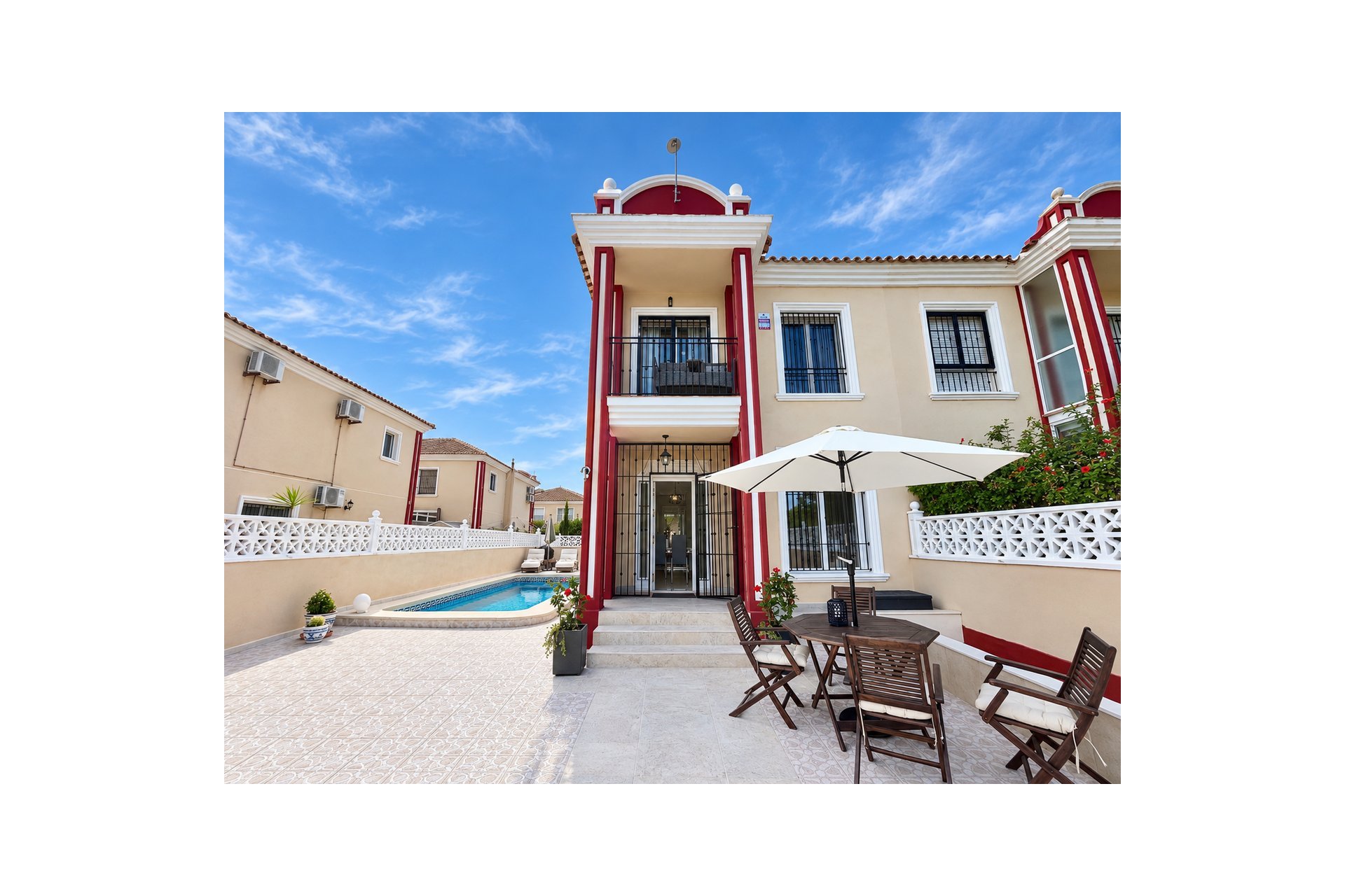 Resale - Townhouse -
Dehesa De Campoamor