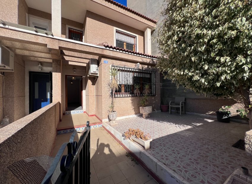 Resale - Townhouse -
Jacarilla