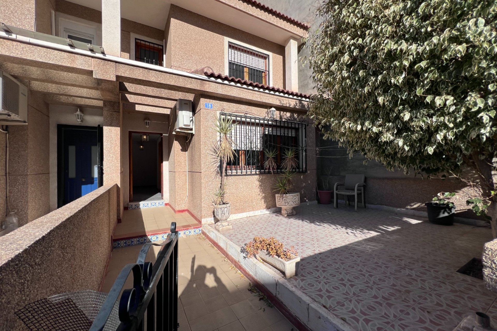 Resale - Townhouse -
Jacarilla