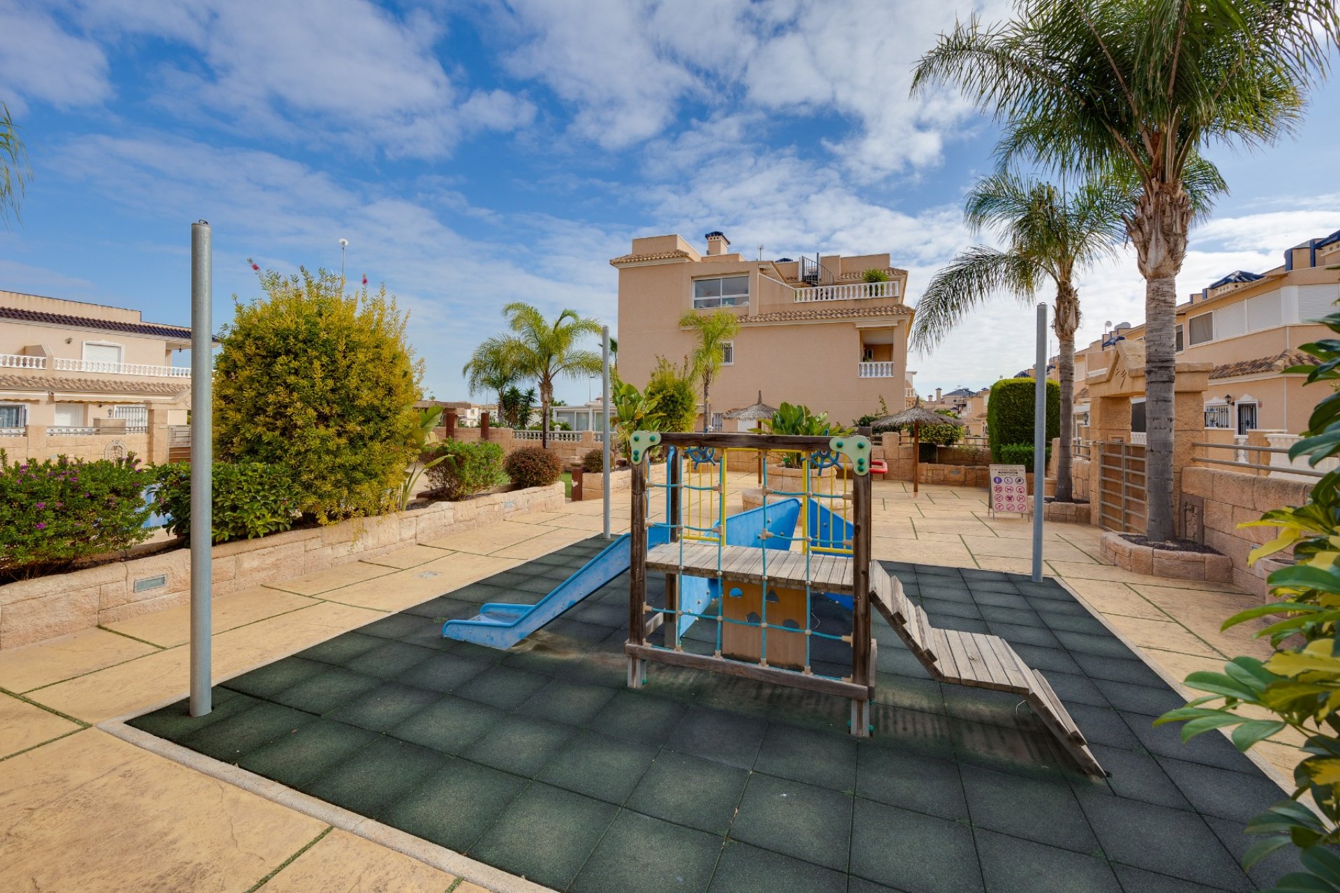 Resale - Townhouse -
Orihuela Costa - Los Dolses