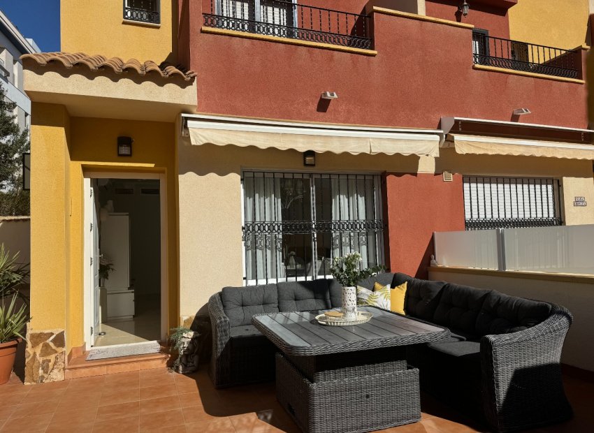 Resale - Townhouse -
Orihuela Costa - Villamartín