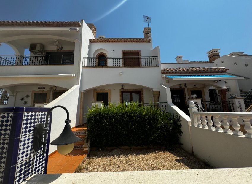 Resale - Townhouse -
Orihuela Costa - Villamartín