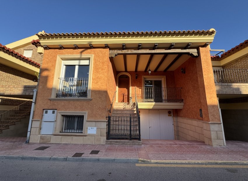 Resale - Townhouse -
Rojales - Pueblo