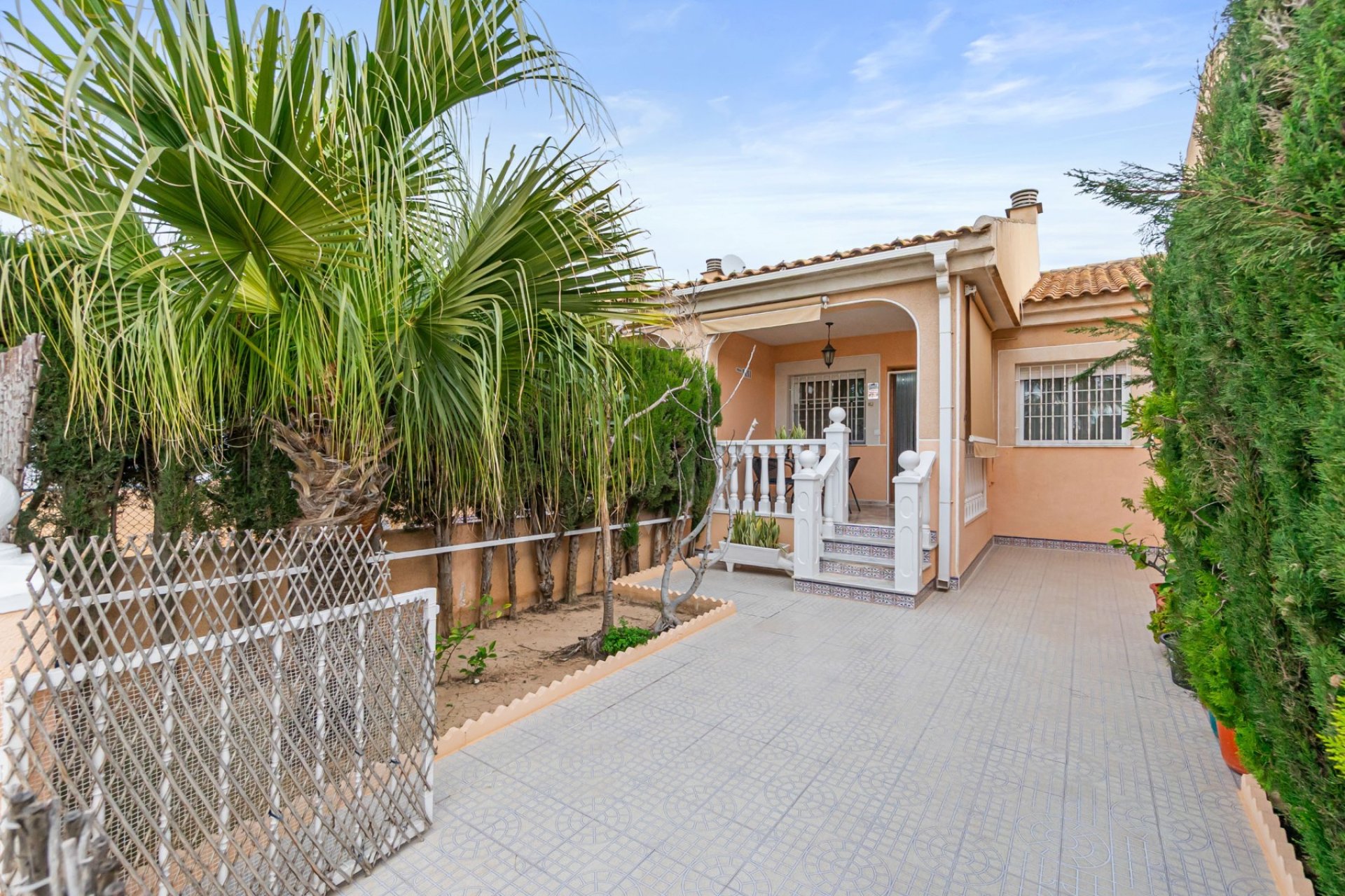 Resale - Townhouse -
San Javier