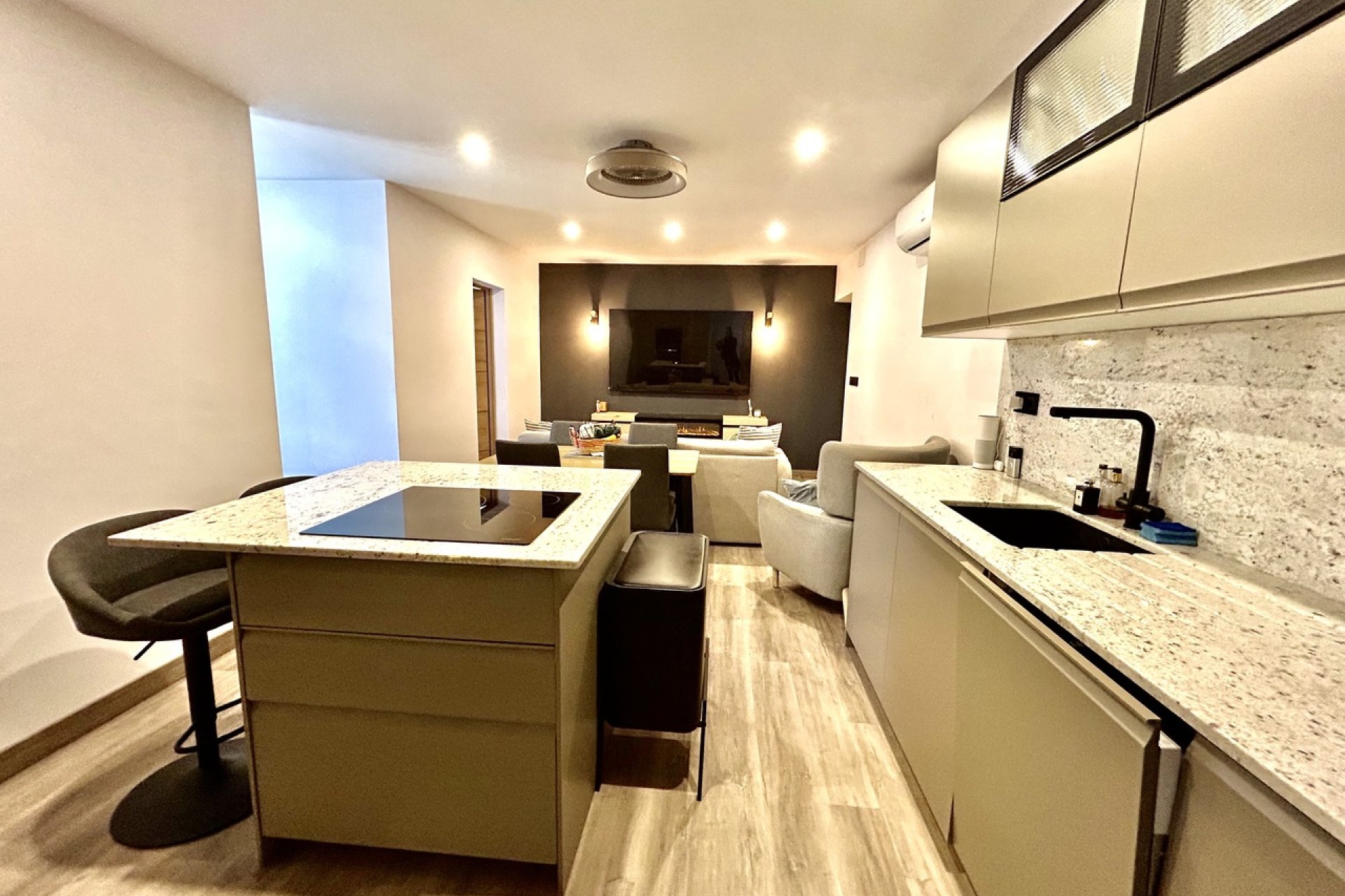 Resale - Townhouse -
San Miguel de Salinas