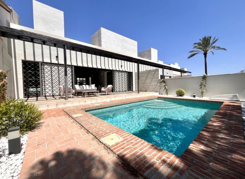 Resale - Townhouse -
Sucina