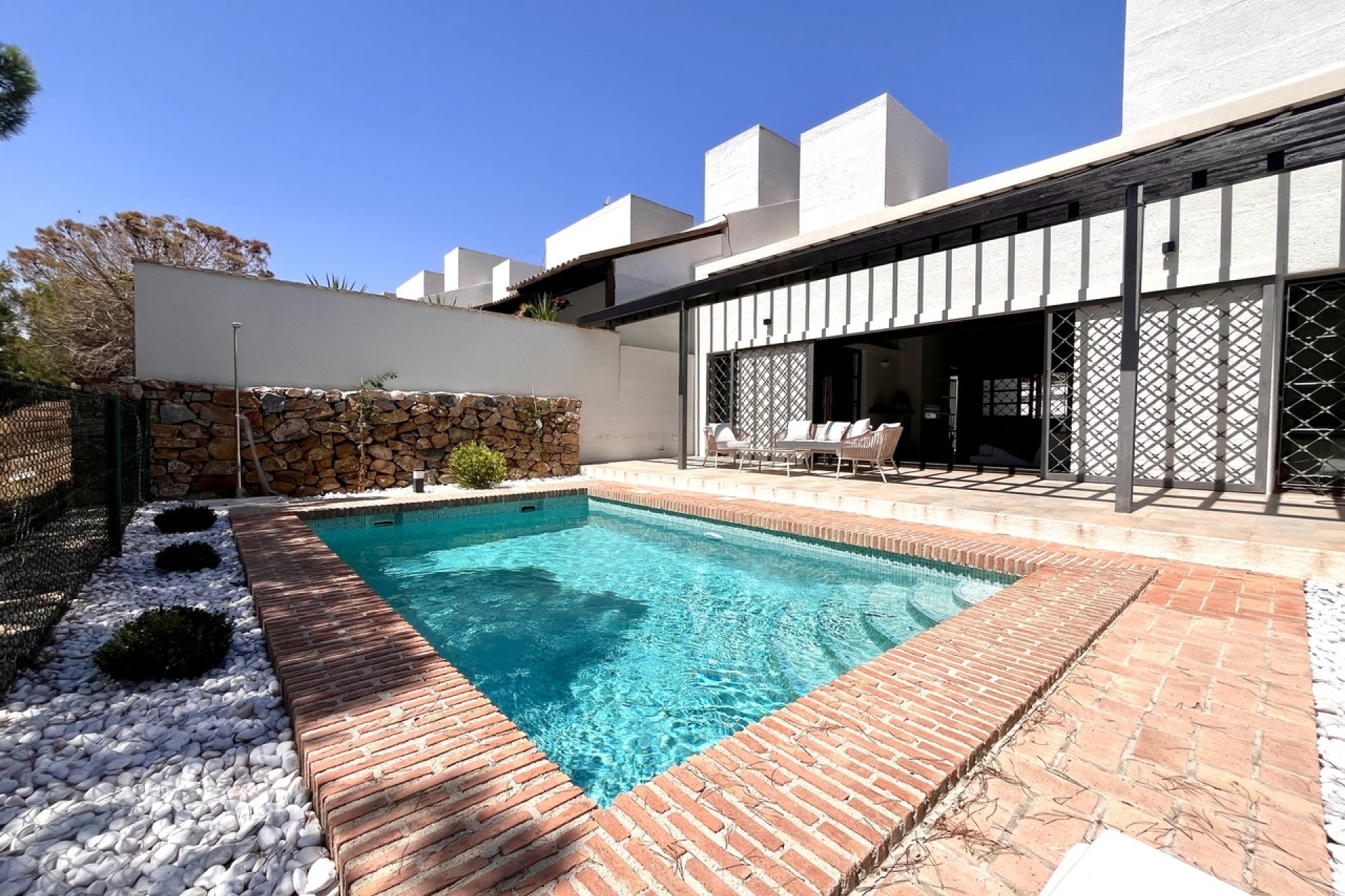 Resale - Townhouse -
Sucina
