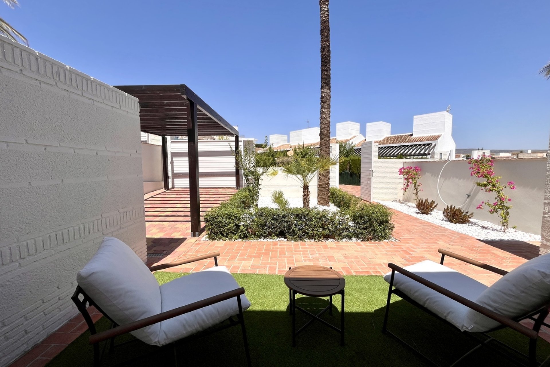 Resale - Townhouse -
Sucina
