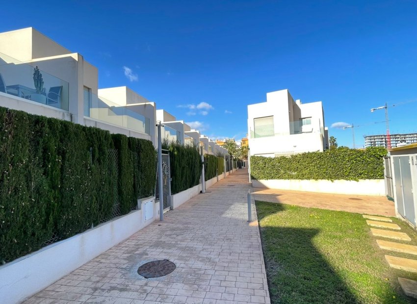 Resale - Townhouse -
Torrevieja - Punta Prima