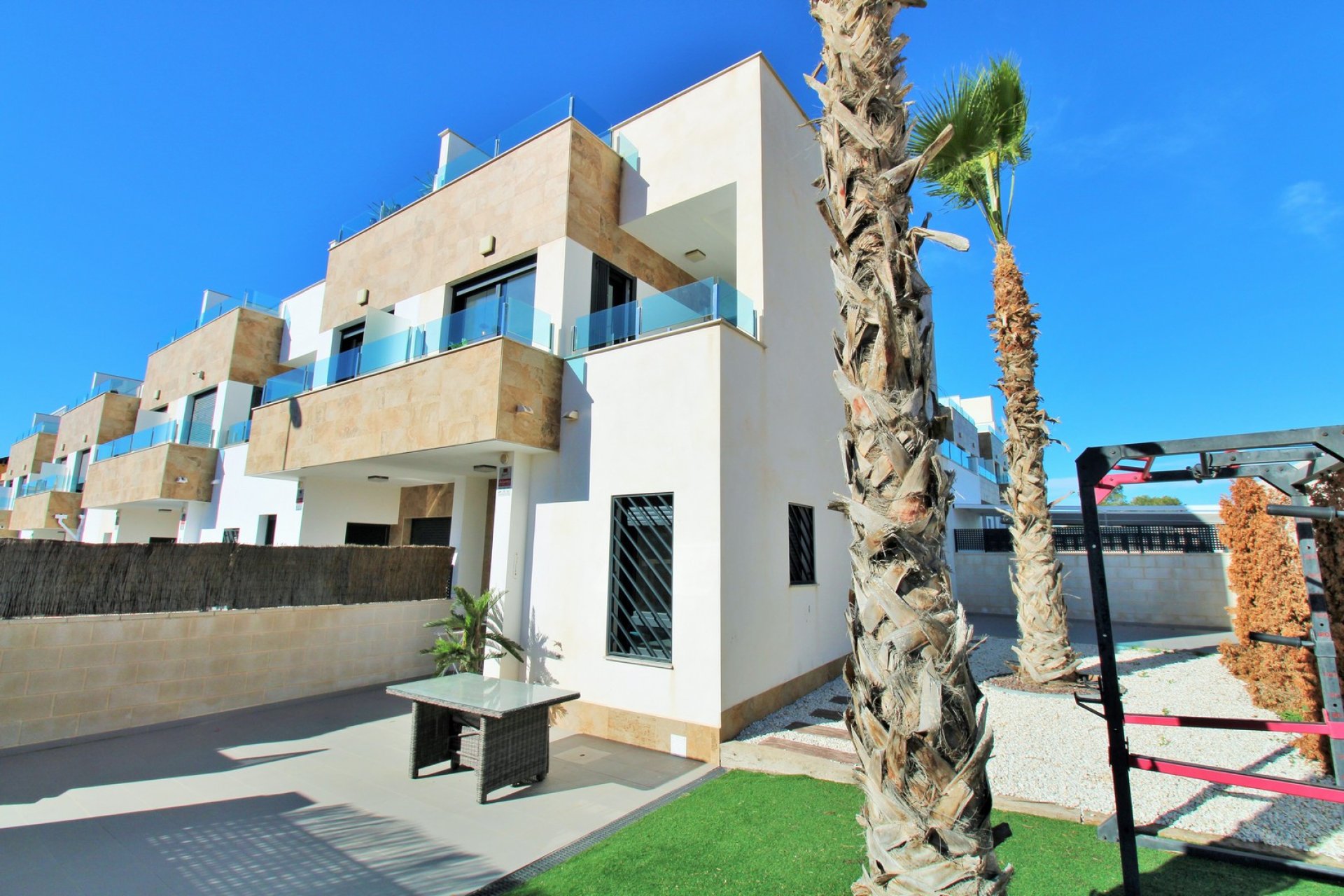 Resale - Townhouse -
Villamartín